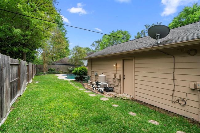 Behind Garage | Image 30