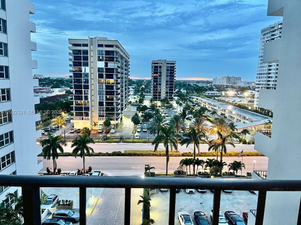 Residential Lease in Hallandale Beach