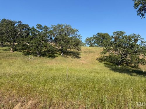 26200 Hazelwood Court, Tehachapi, CA, 93561 | Card Image