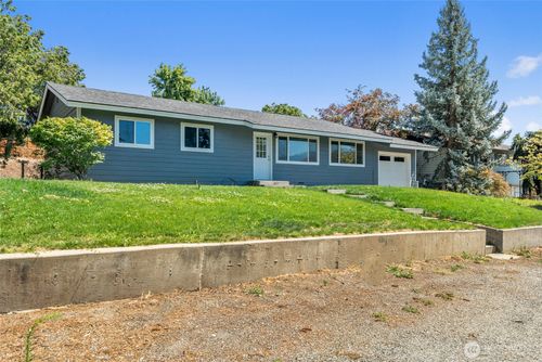 17 S Lombard Ave, East Wenatchee, WA, 98802-5140 | Card Image