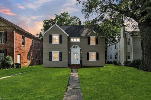 105 N High St, Franklin, VA, 23851-1745 | Card Image