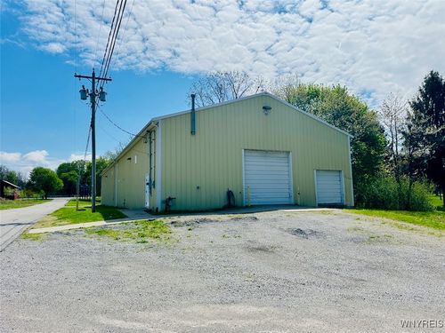 7865 E Main Rd, Le Roy, NY, 14482-9747 | Card Image