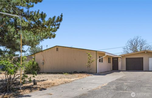 223 Carswell Dr, Moses Lake, WA, 98837-3118 | Card Image