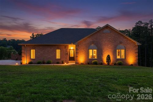495 Windsor Dr, Taylorsville, NC, 28681-6913 | Card Image