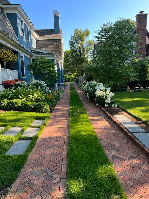 90 E Woodland Rd, Lake Forest, IL, 60045-1727 | Card Image