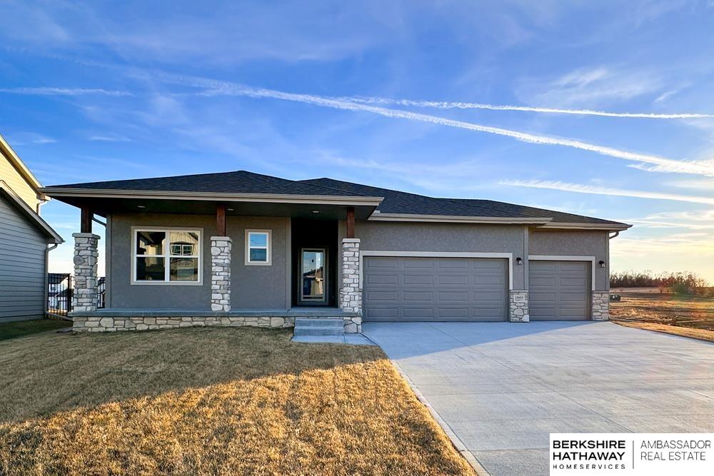 Palisades Dr, Omaha, NE 68136