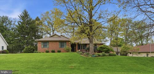 7018 Fairway Oaks, FAYETTEVILLE, PA, 17222-9416 | Card Image