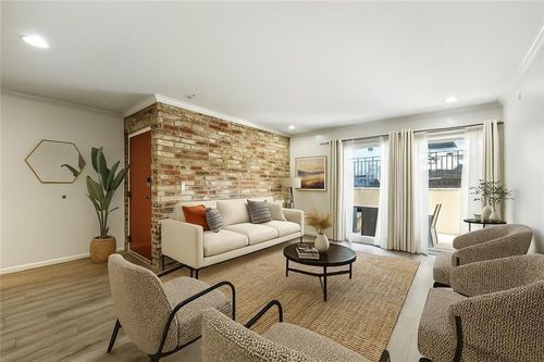 apt-106-5010 Baltimore Ave, Kansas City, MO, 64112-2491 | Card Image