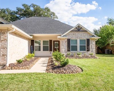 229 Woodhaven Drive, House other with 3 bedrooms, 2 bathrooms and null parking in West Columbia TX | Image 2