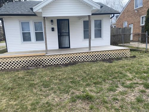 9810 E Outer Dr, Detroit, MI, 48213-1576 | Card Image