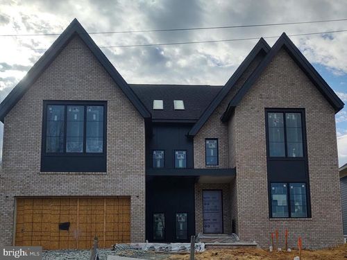 1104 N Tuckahoe St, FALLS CHURCH, VA, 22046-3647 | Card Image