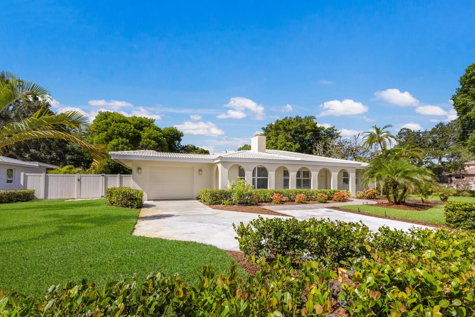 Acacia Dr, Sarasota, FL 34234
