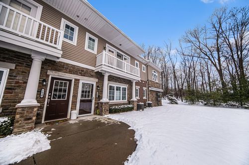 5610 Arbor Chase Dr, Ann Arbor, MI, 48103-3527 | Card Image