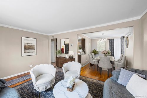 24 Ferndale Dr, Hicksville, NY, 11801-6005 | Card Image