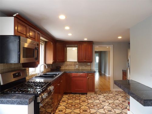 12 Maple Ave, Katonah, NY, 10536-3721 | Card Image