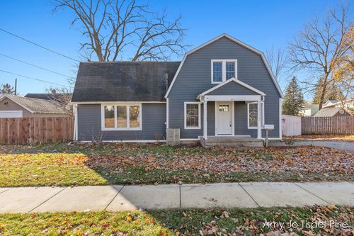 811 Branch St, Ionia, MI, 48846-1001 | Card Image