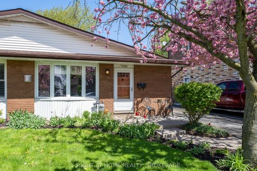 6763 Wilinger St, Niagara Falls, ON, L2J2B4 | Card Image