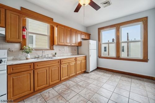 410 E Kinney St, Newark, NJ, 07105-2504 | Card Image