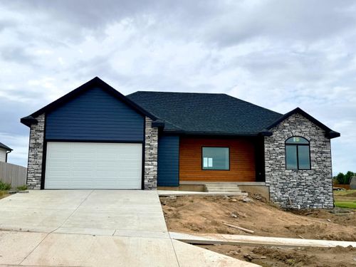 2230 Huntwood Dr, Salina, KS, 67401-8531 | Card Image