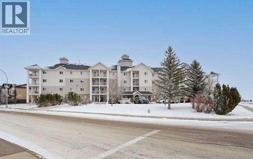 204 17 St E, Brooks, AB, T1R1R1 | Card Image