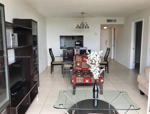 apt-408-9310 Fontainebleau Blvd, Miami, FL, 33172-4269 | Card Image