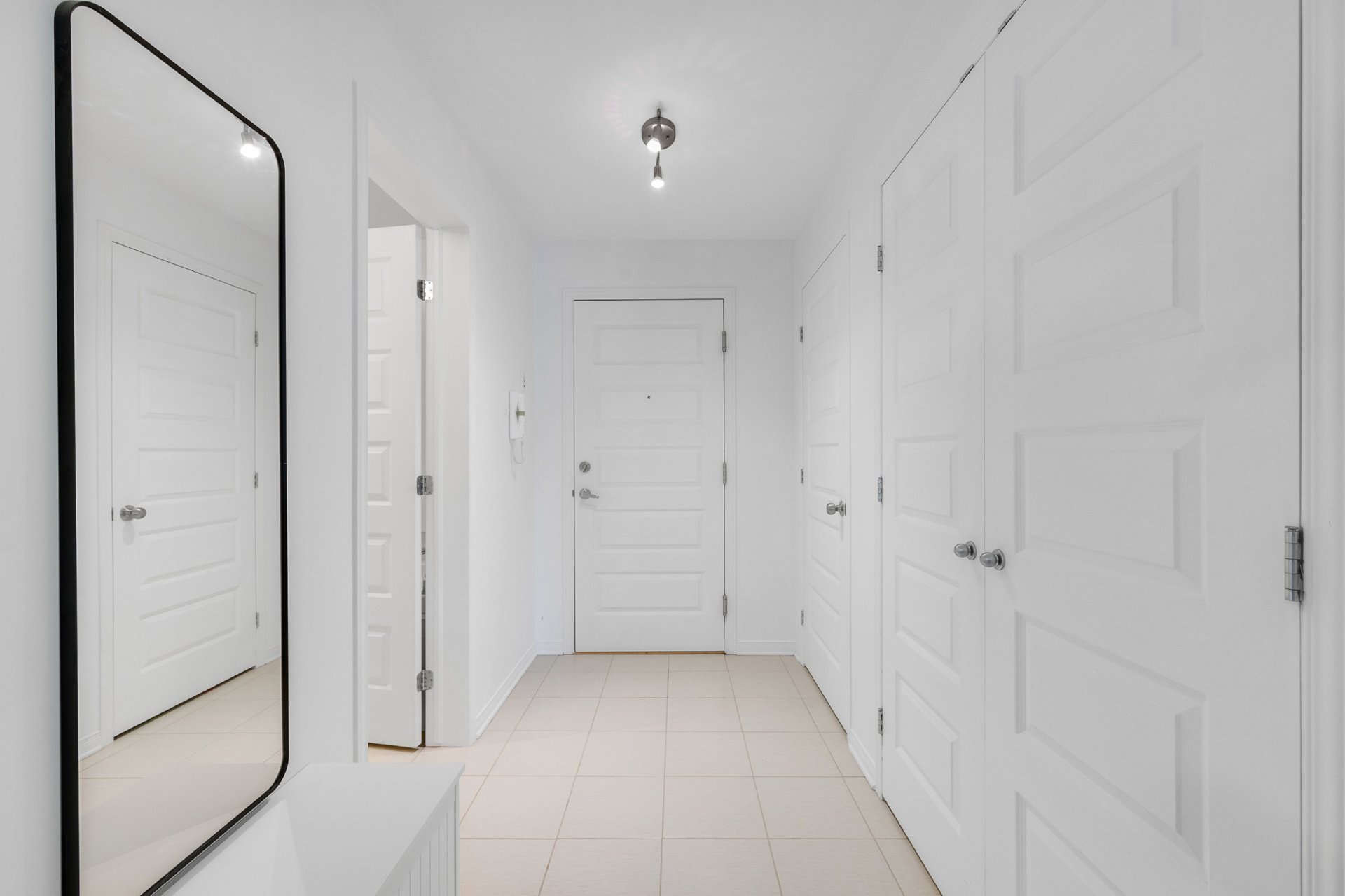 Residential in Mont-Saint-Hilaire 4