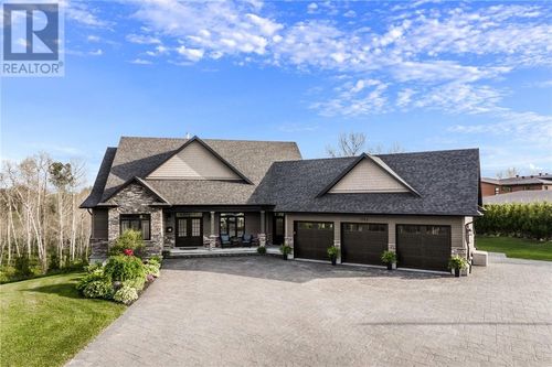 1743 O'Neil Dr W, Garson, ON, P3L1L6 | Card Image