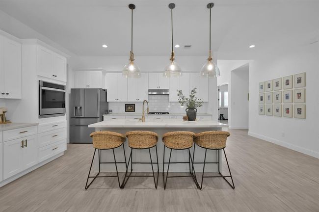 Upgraded light fixtures. | Image 6