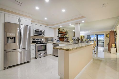 204-7286 Huntington Ln, Delray Beach, FL, 33446-2927 | Card Image