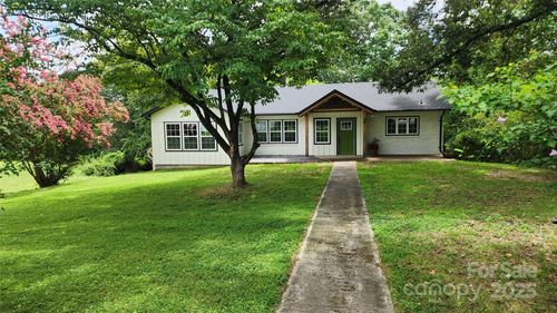 621 Watts St Ne, Valdese, NC, 28690-8825 | Card Image