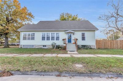 704 S Willow Street, House other with 3 bedrooms, 2 bathrooms and null parking in Ottawa KS | Image 2