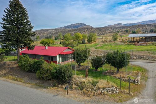 66 S State Frontage Rd, Tonasket, WA, 98855-9239 | Card Image
