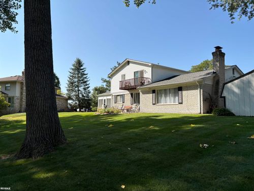52406 Scotch Pine Ct, Shelby Township, MI, 48316-2962 | Card Image