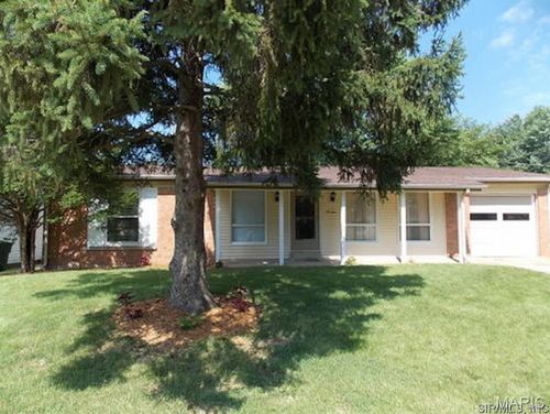 15 Potomac Dr, Fairview Heights, IL, 62208-1815 | Card Image