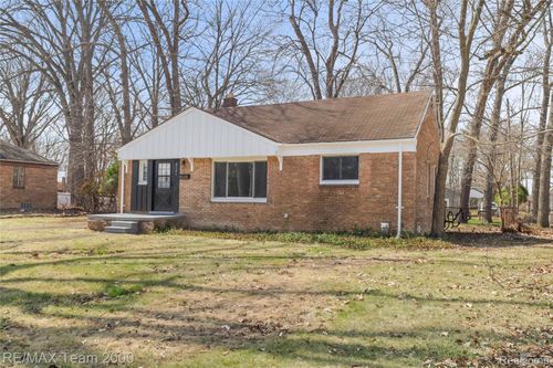 21171 Westhampton St, Oak Park, MI, 48237-2711 | Card Image