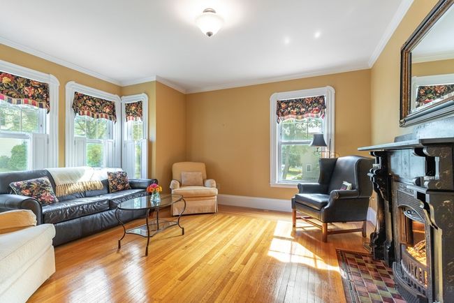 202 Bridge St, House other with 3 bedrooms, 3 bathrooms and 5 parking in Beverly MA | Image 14