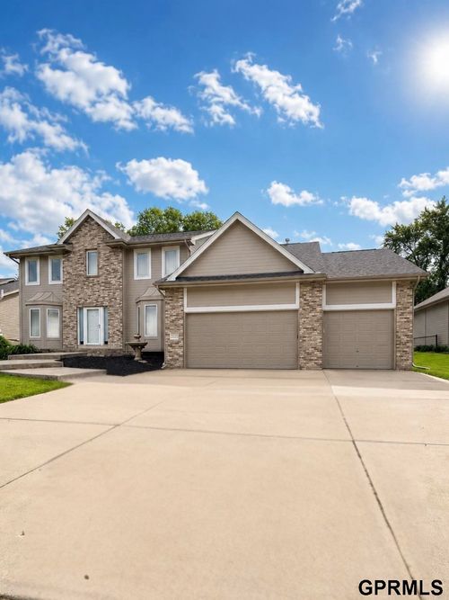 7417 S 93 Street, La Vista, NE, 68128 | Card Image