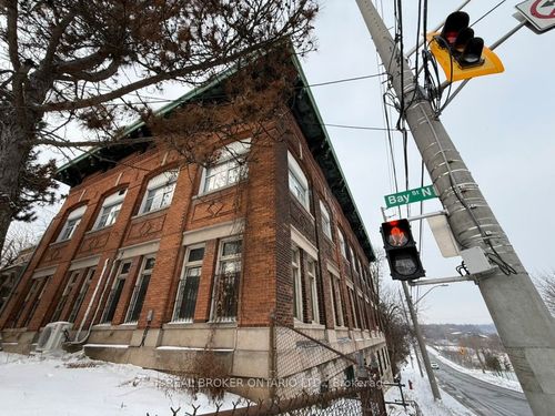 100-231 Bay St N, Hamilton, ON, L8R2R1 | Card Image