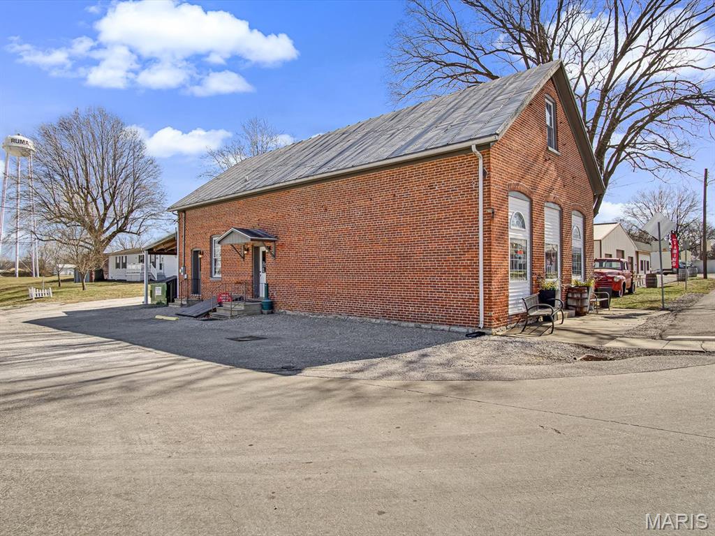 Commercial Sale in Ruma 2