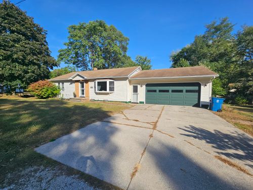 9070 Dicey St, Montague, MI, 49437-1065 | Card Image