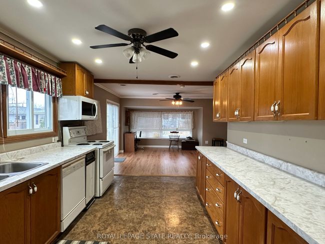 22 6 Th St, House other with 2 bedrooms, 1 bathrooms and 3 parking in Selkirk ON | Image 16
