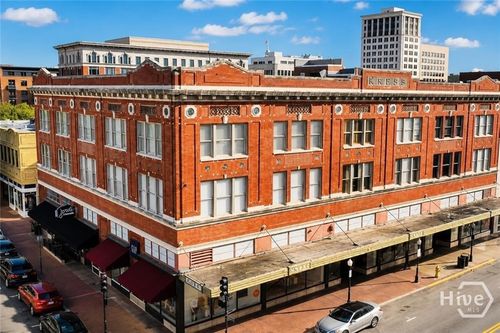 202-122 W Broughton St, savannah, GA, 31401-3212 | Card Image