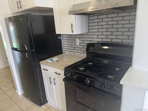 126 Roosevelt Dr, West Haverstraw, NY, 10993-1015 | Card Image