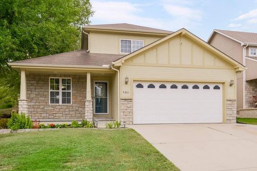 4301 Ironwood Dr, Leavenworth, KS, 66048-5591 | Card Image