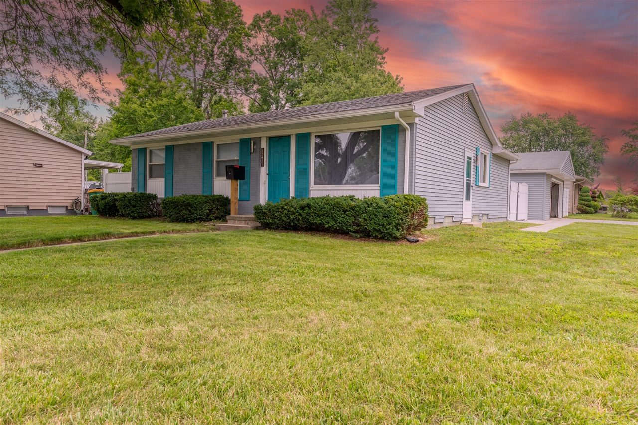 Collins St, Romulus, MI 48174