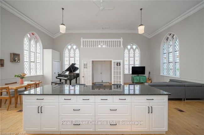 3318 Dundas St, House other with 3 bedrooms, 2 bathrooms and 6 parking in Burlington ON | Image 17