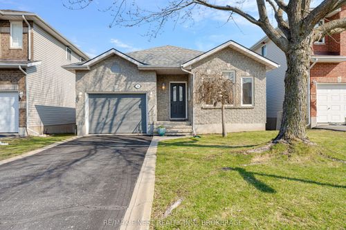 34 Schooner Dr, Kingston, ON, K7K7J8 | Card Image