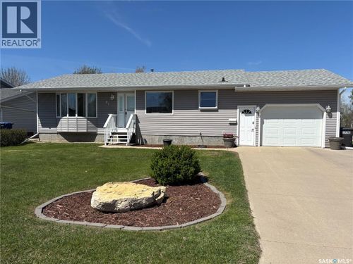91 2nd Ave, Humboldt, SK, S0K2A0 | Card Image