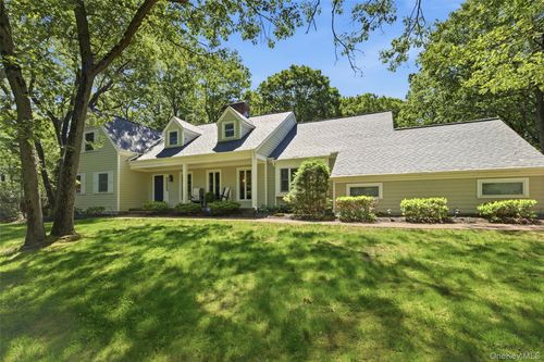 4 Waterview Ln, Setauket, NY, 11733-1528 | Card Image