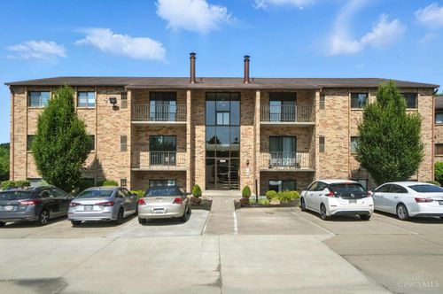 7234 Creekview Dr, Cincinnati, OH, 45241 | Card Image
